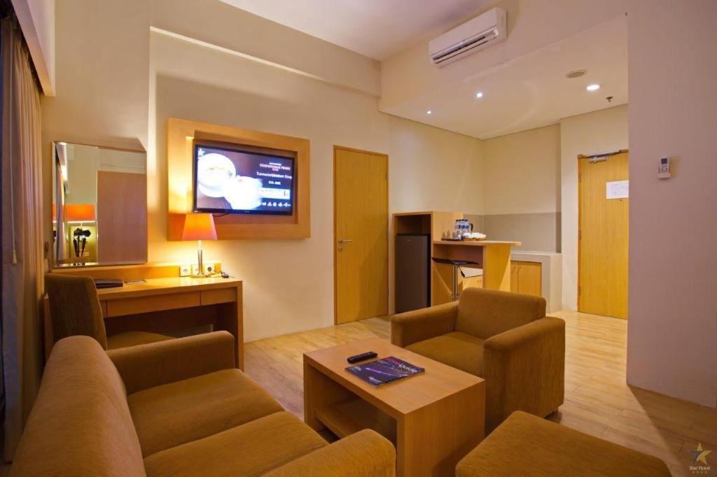 Horison Ultima Semarang Hotel Exterior photo
