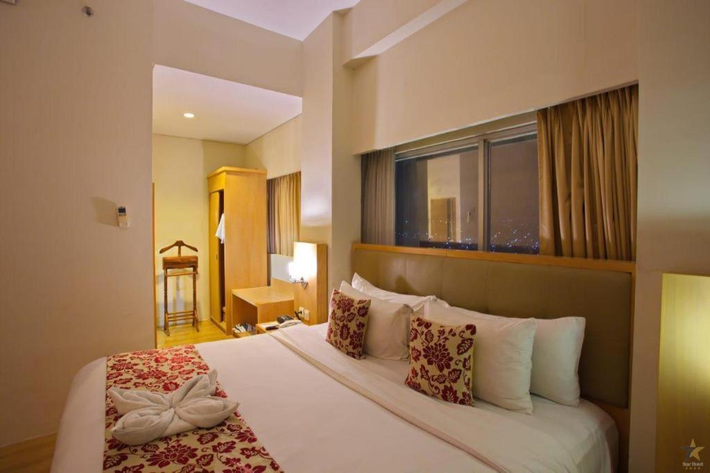 Horison Ultima Semarang Hotel Exterior photo