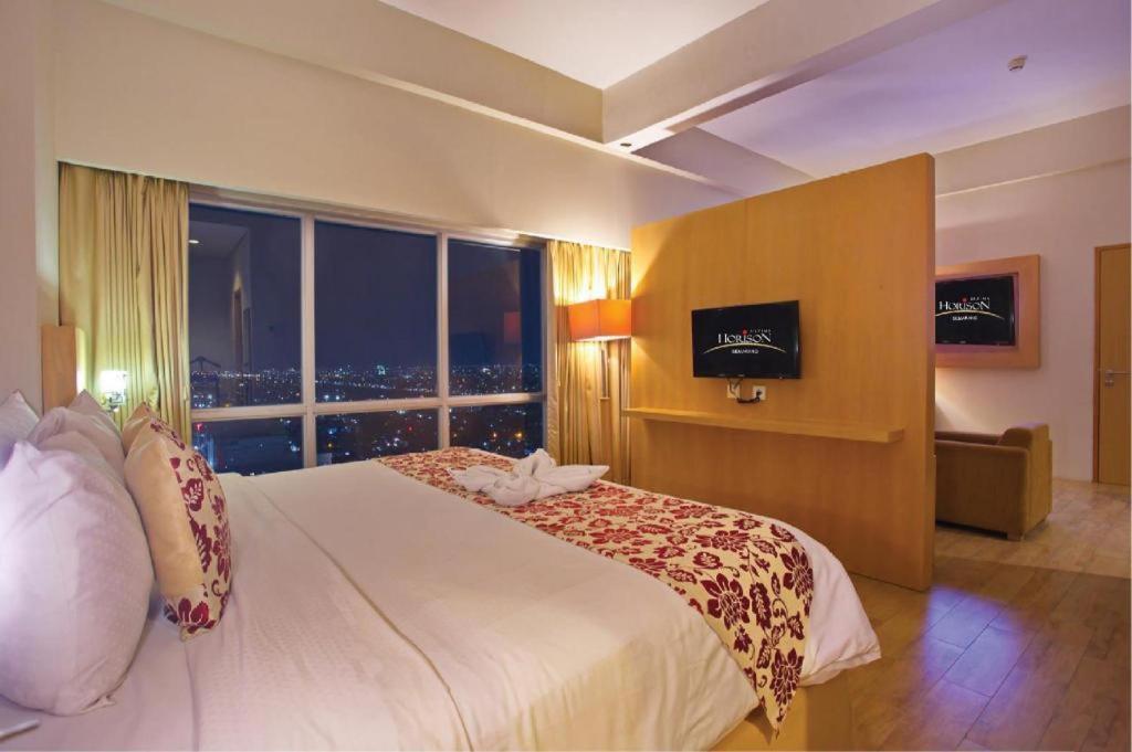 Horison Ultima Semarang Hotel Exterior photo