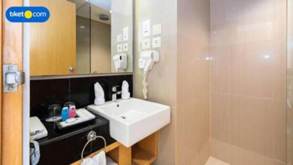 Horison Ultima Semarang Hotel Exterior photo