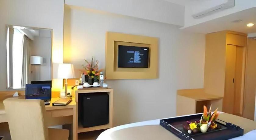 Horison Ultima Semarang Hotel Exterior photo