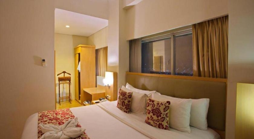 Horison Ultima Semarang Hotel Exterior photo