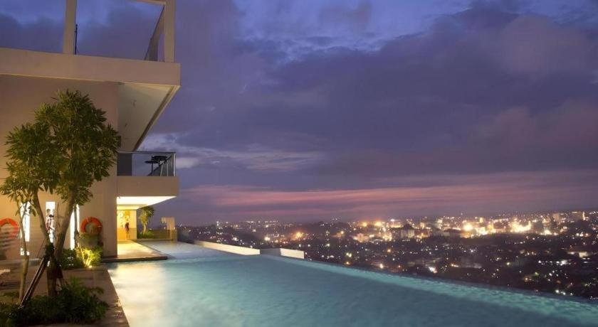 Horison Ultima Semarang Hotel Exterior photo