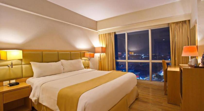 Horison Ultima Semarang Hotel Exterior photo
