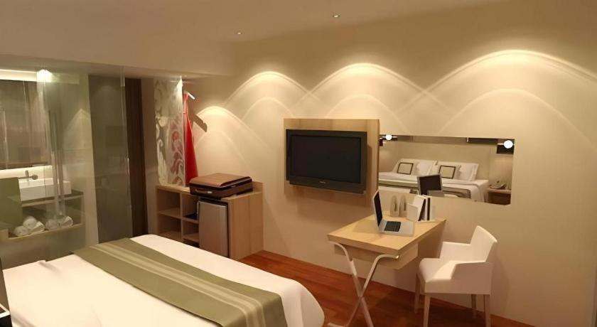 Horison Ultima Semarang Hotel Exterior photo