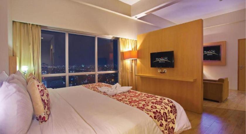 Horison Ultima Semarang Hotel Exterior photo