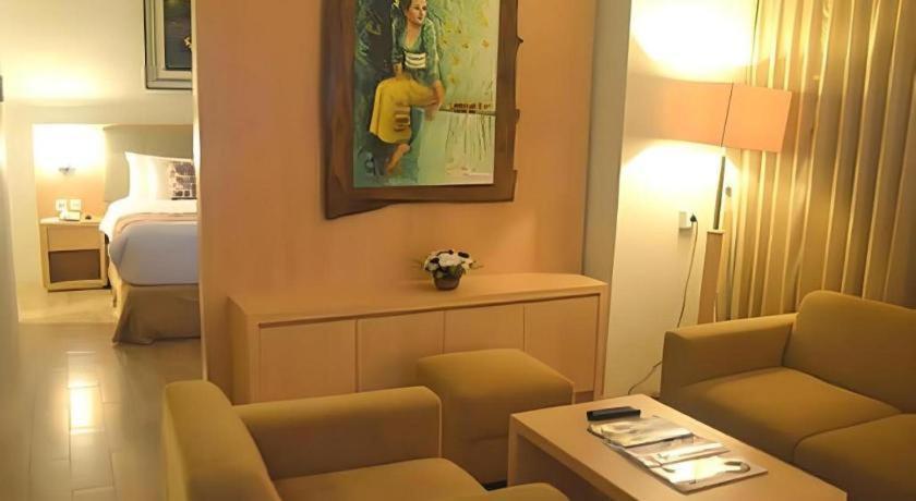 Horison Ultima Semarang Hotel Exterior photo