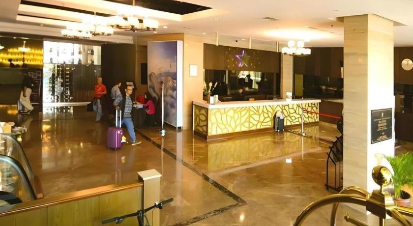 Horison Ultima Semarang Hotel Exterior photo