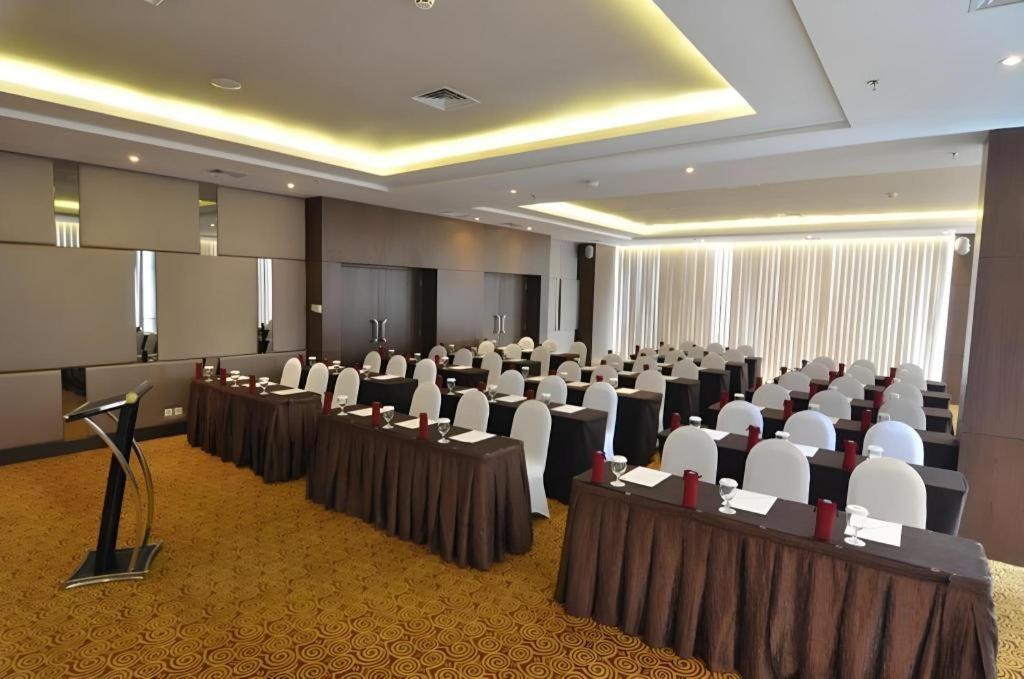 Horison Ultima Semarang Hotel Exterior photo